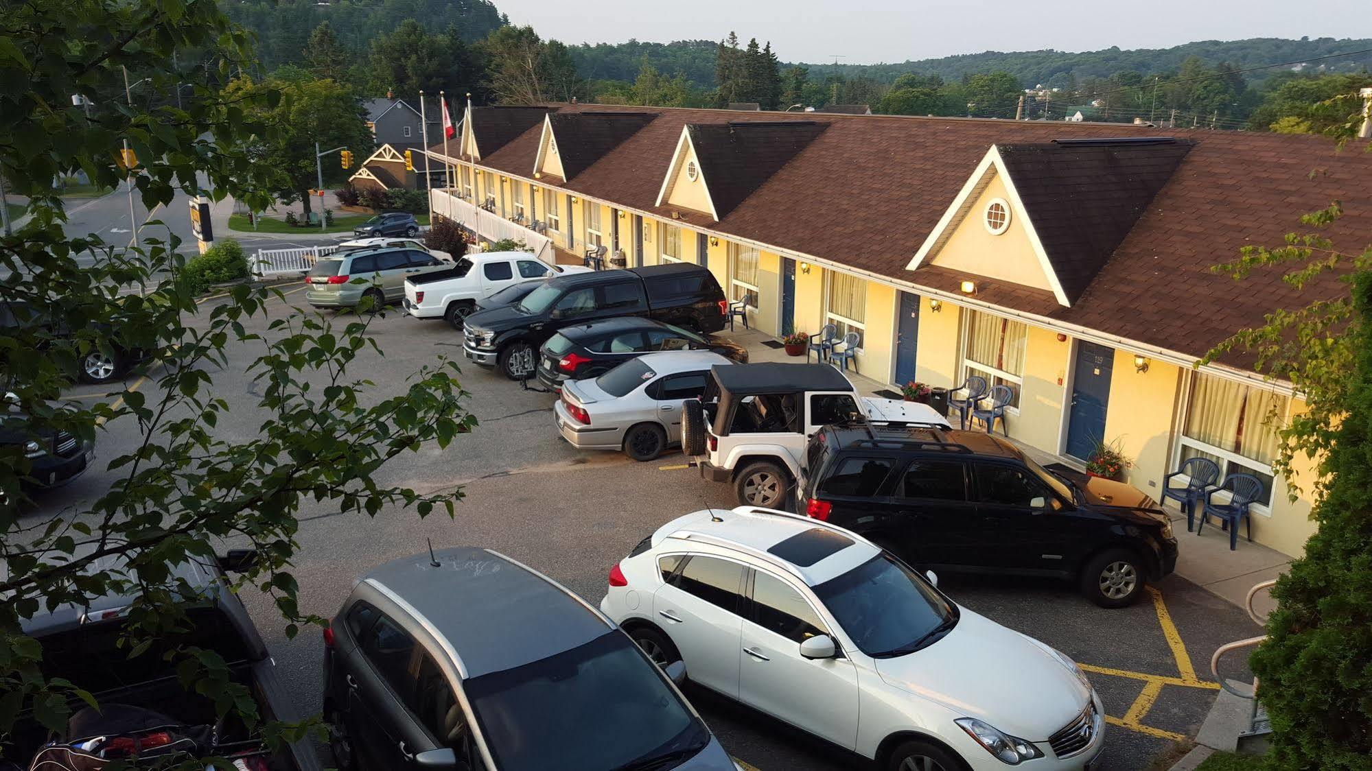 Rainbow Inn Huntsville Bagian luar foto