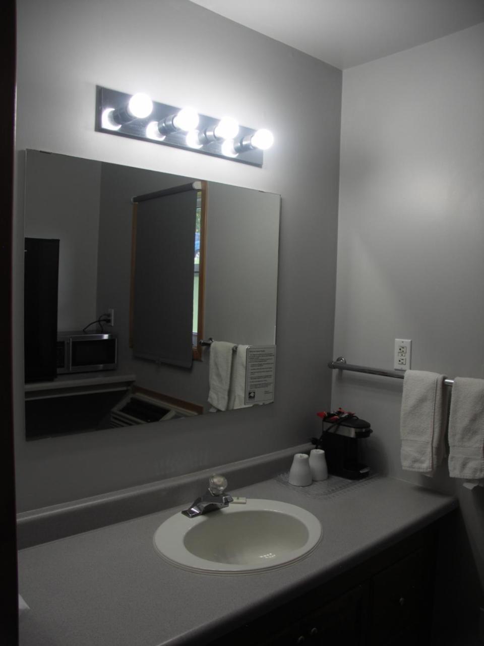 Rainbow Inn Huntsville Bagian luar foto